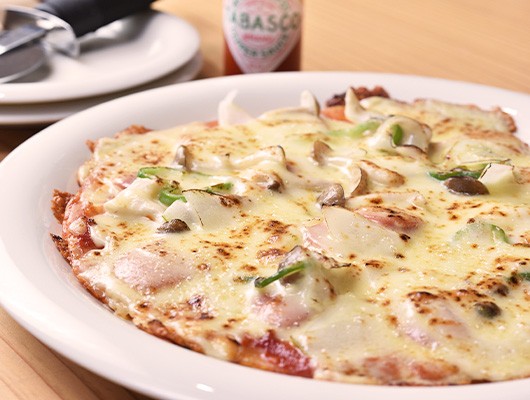 お好み焼き屋さんのピザ(喫茶・お好み焼き・居酒屋 こかげ)